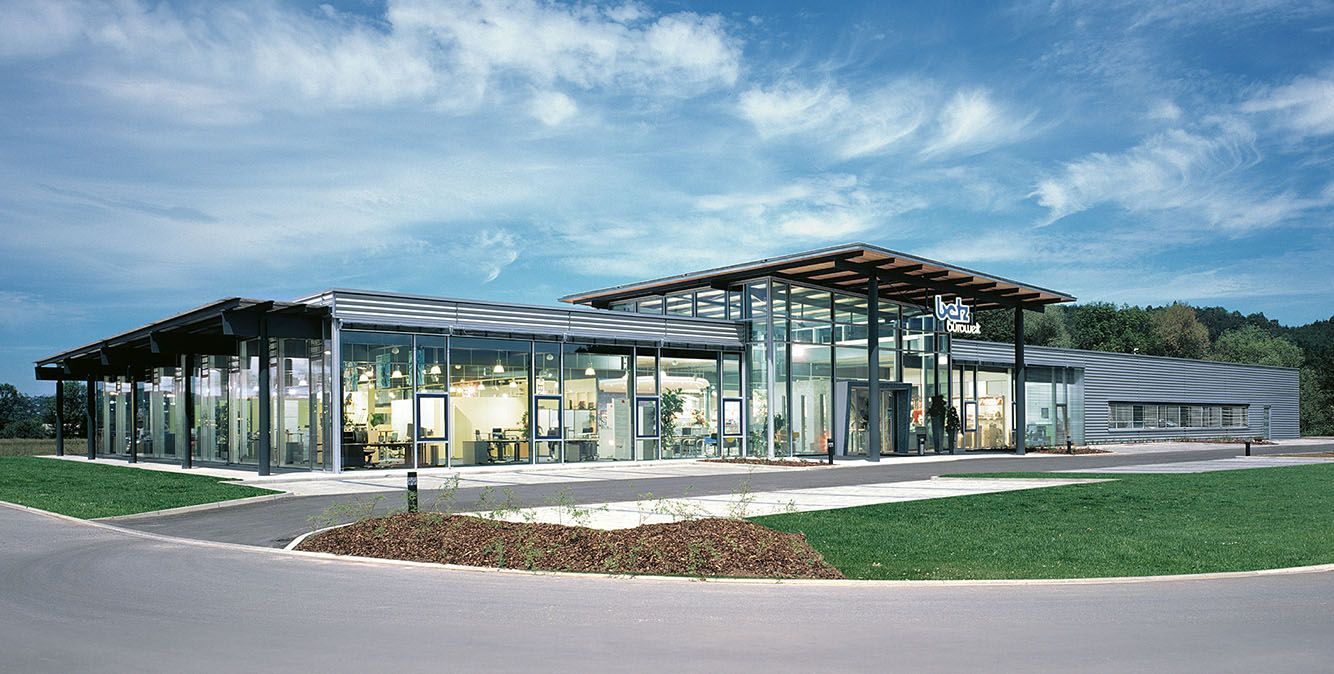 Außenaufnahme von Firmengebäude mit Fachmarkt von Betz Bürowelt