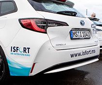 ISFORT Firmenfahrzeug mit Logo