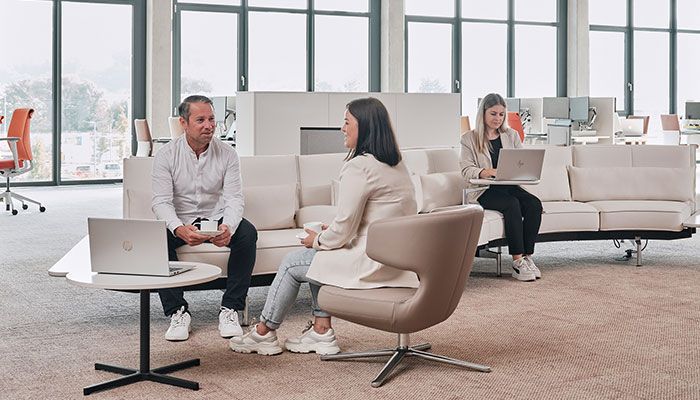 Mitarbeiter von Streit Service & Solution arbeiten in der Arbeitswelt in Gengenbach