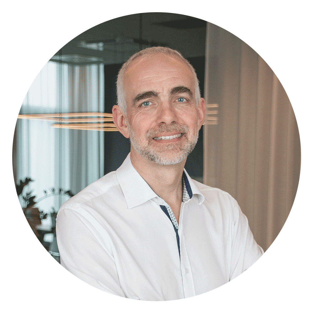 Peter Navarro, Streit Service & Solution