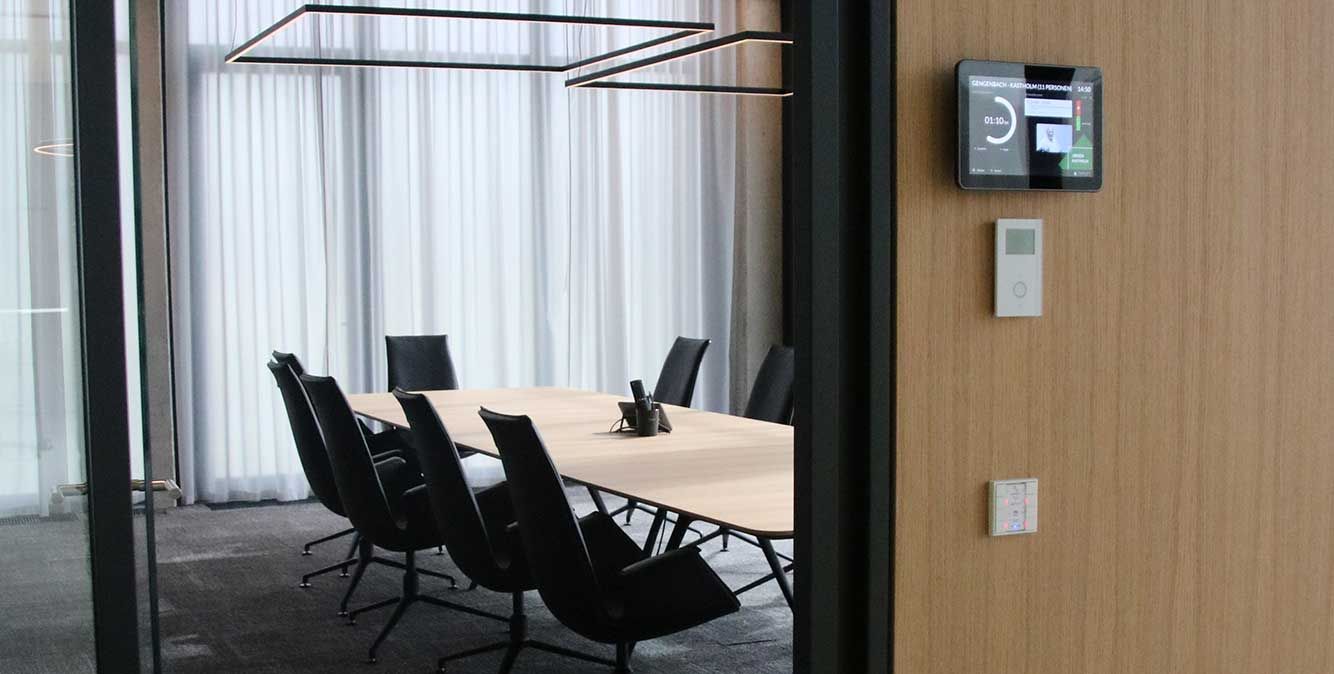 Besprechungsraum mit digitalem Raumbuchungssystem