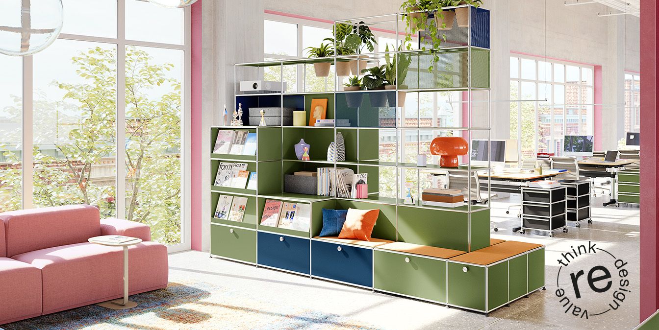Modernes Büro mit bunten USM-Möbeln