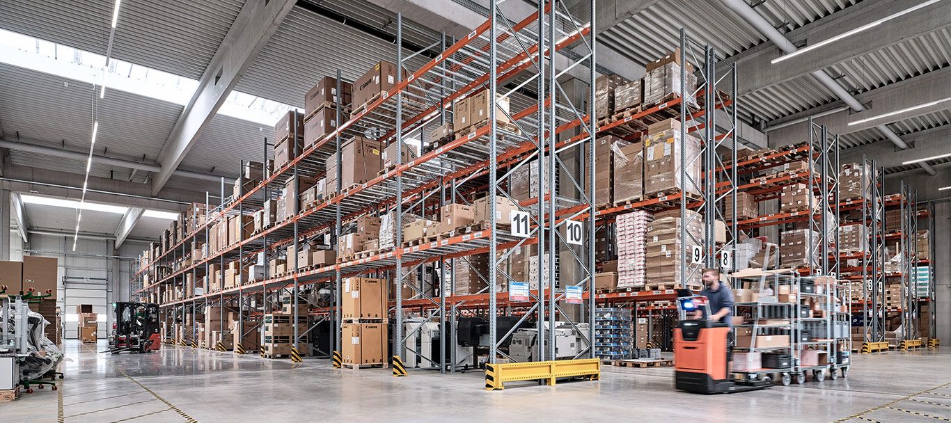 Hochregallager im Logistikzentrum von Streit Service & Solution in Gengenbach