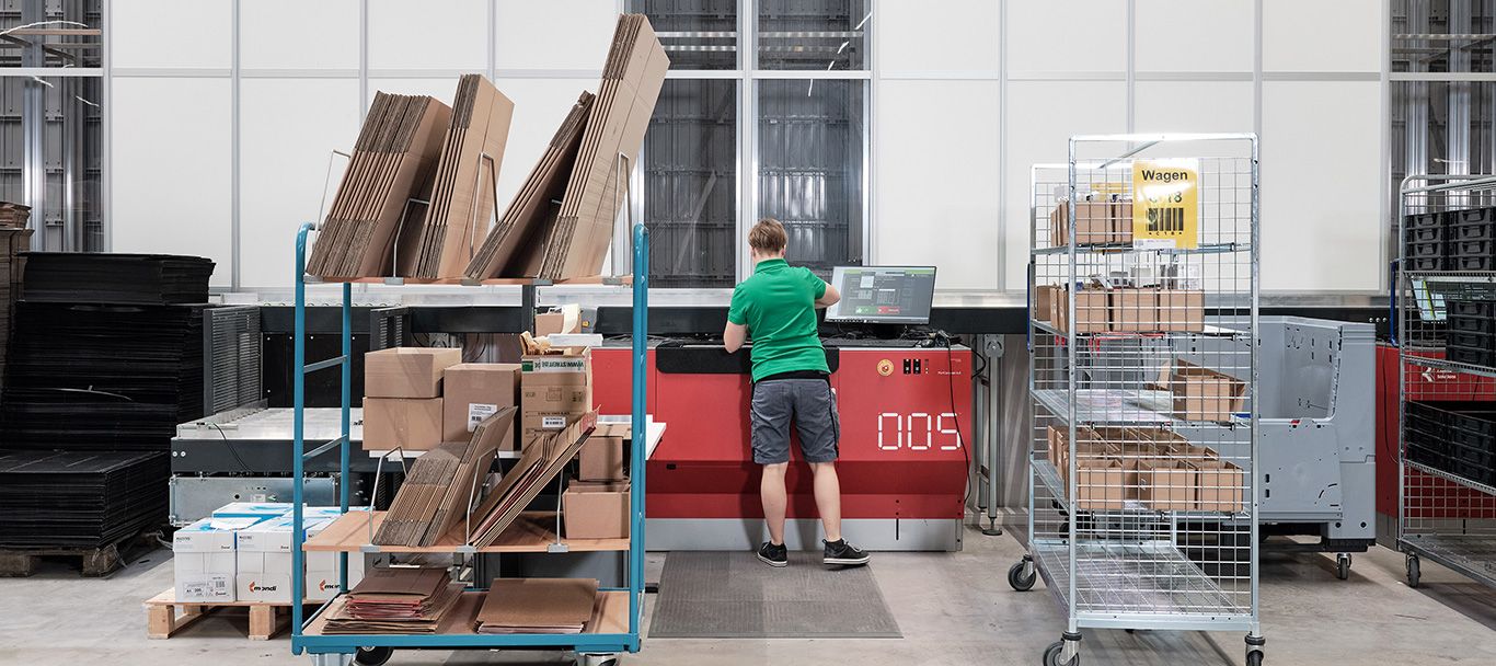 Station an der AutoStore-Anlage von Streit Service & Solution in Gengenbach