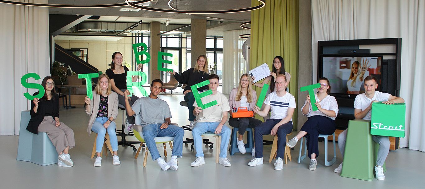 Auszubildende und Duale Studenten von Streit Service & Solution in der Arbeitswelt