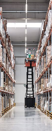 Hochregallager im Logistikzentrum von Streit Service & Solution in Gengenbach