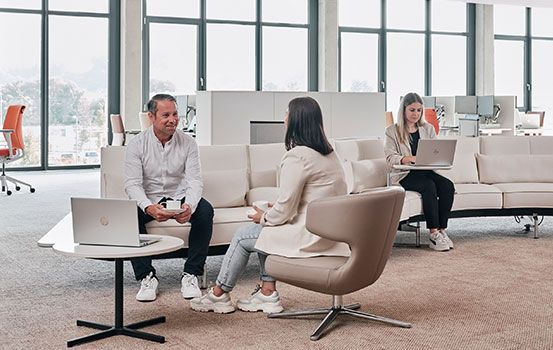 Mitarbeiter von Streit Service & Solution arbeiten in der Arbeitswelt in Gengenbach