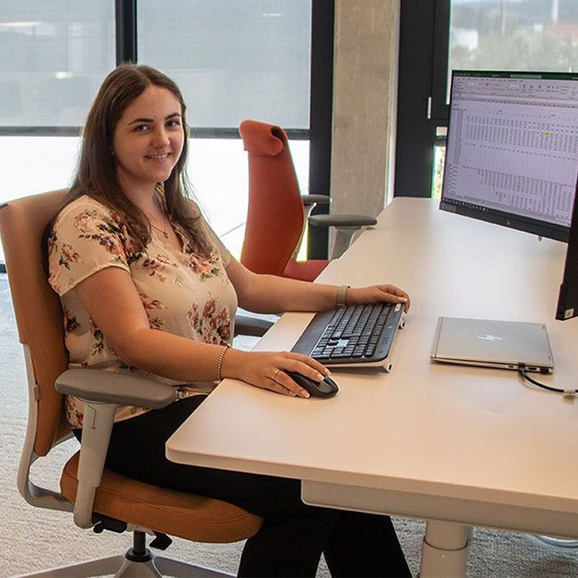 Studentin von Streit Service & Solution